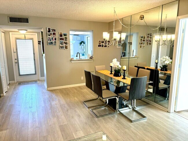 Building Photo - 8 Willowbrook Ln