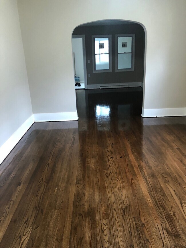 Building Photo - SECTION 8 ACCEPTED!!! Glen Park! Original ...