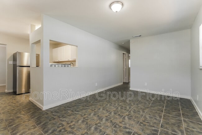 Building Photo - 3409 E 32nd Ave