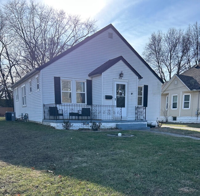 Building Photo - 814 W Pearl St