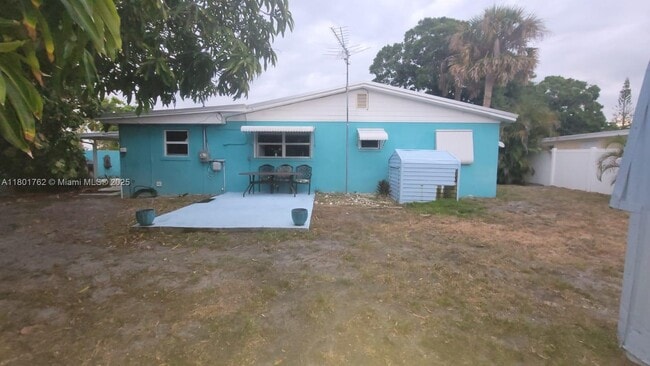 Building Photo - 1624 NE Orion St