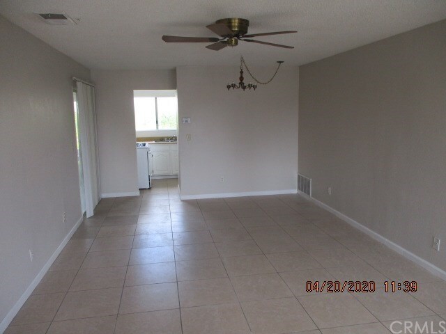 Building Photo - 27663 Genevieve Dr