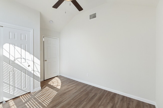 Foto del edificio - 7722 Bridgepointe Dr