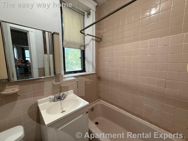 Building Photo - 335 A Harvard St