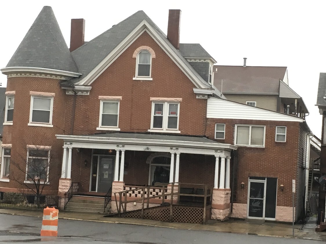 2nd floor - 328 5th Ave