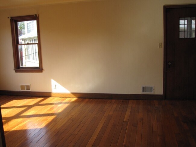 Building Photo - 35 Merzen Ct