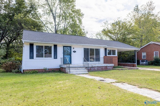 Building Photo - 816 Giles Dr NE