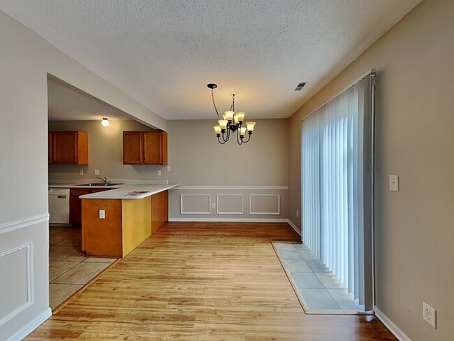 Building Photo - 10249 Draycott Ave