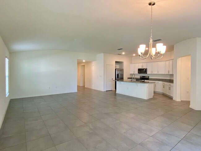 Foto del edificio - Holiday Special!! 4 Bedroom, 2 Bath Single Family Home in Tivoli Reserve!