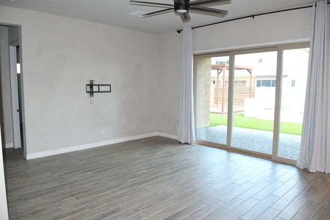Building Photo - 7031 N 85th Ln