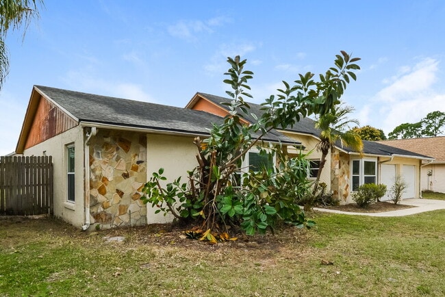 Foto del edificio - 8612 Villa Nova St