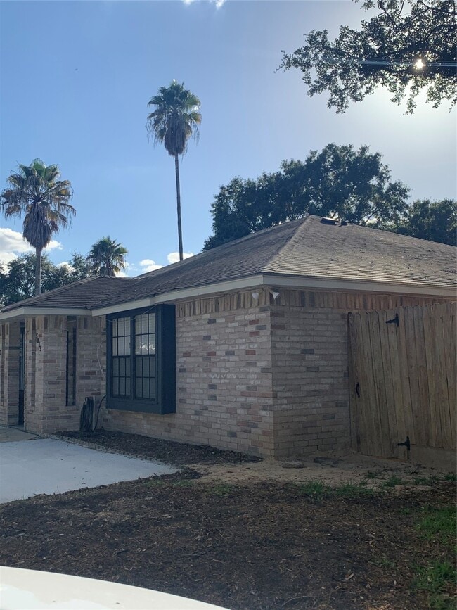 Building Photo - 5219 Beaverhill Dr