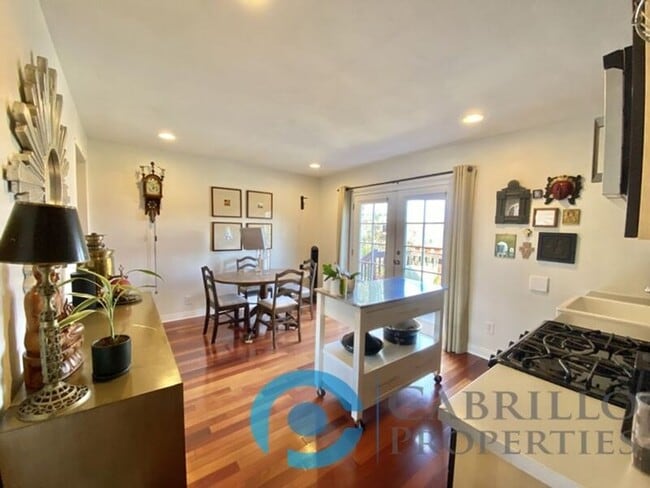 Building Photo - 3964 Manzanita Dr