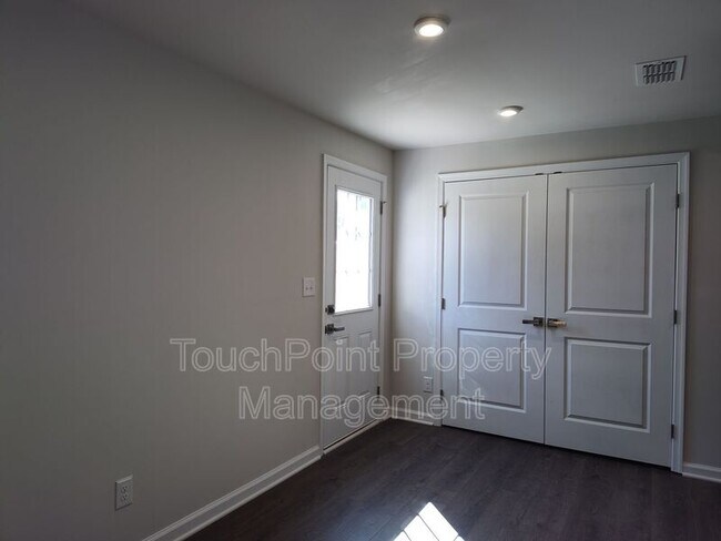 Foto del edificio - 8031 Sinnet Pl