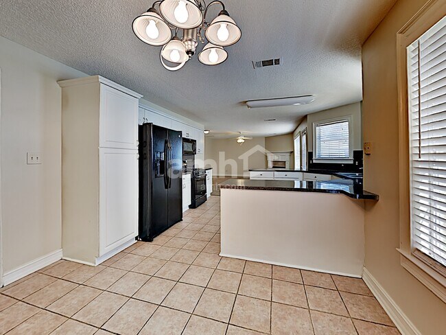 Foto del edificio - 724 Johnson Ct