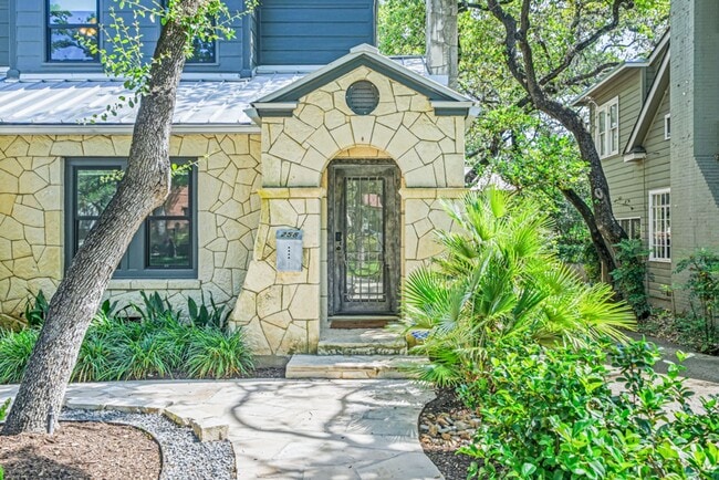 Building Photo - 258 Tuxedo Ave