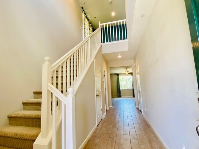 Foto del edificio - $2,395 Ashlan & Leonard, Beautiful 3 Bedroom - Buckingham Ave, Clovis