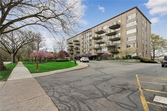 Building Photo - 1400 East Ave