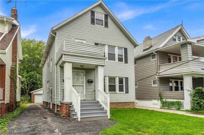 Building Photo - 1460 E 204th St