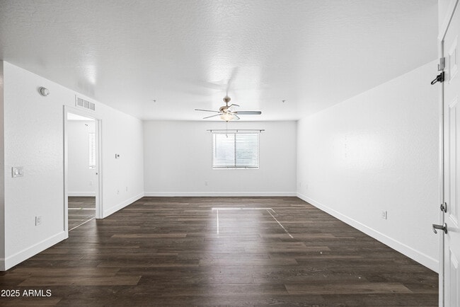 Foto del edificio - 3065 N 67th Ave