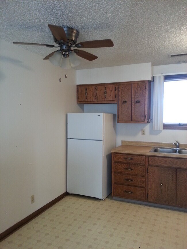 eat in kitchen - 412 S 24th St