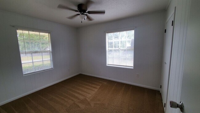 Foto del edificio - 3 br, 1.5 bath House - 8558 SW 200TH COURT