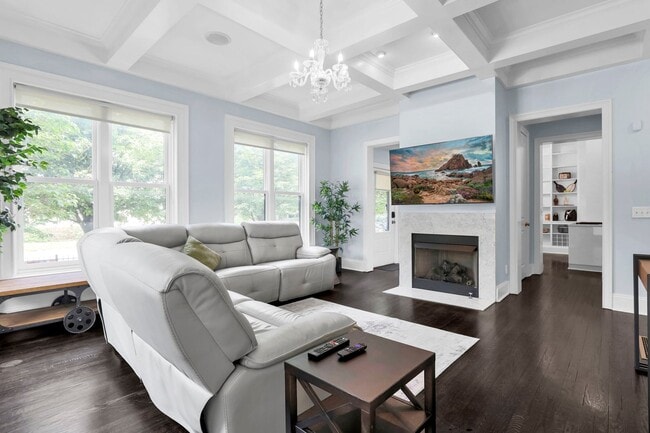 Building Photo - Modern Luxury Living in the Heart of Victorian Village
