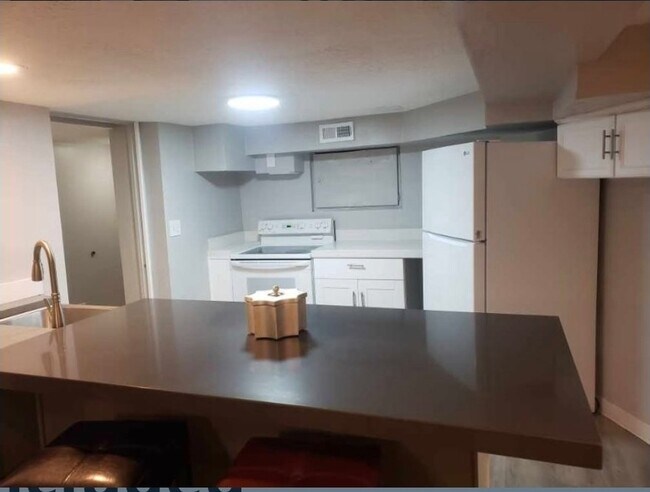 Foto del edificio - 168 Ross Dr