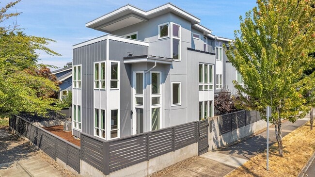 Foto del edificio - Urban Modern 5 Bedrooms, 3 1/2 Bathrooms, ...