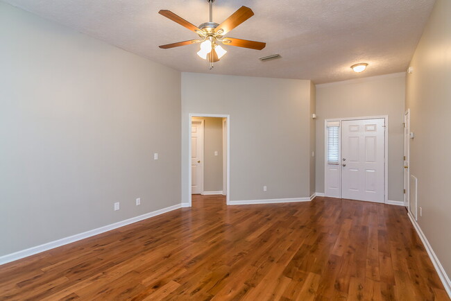 Foto del edificio - 319 Cypress Glen Dr