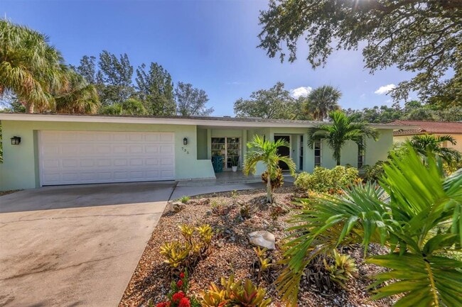 Building Photo - 735 Birdsong Ln