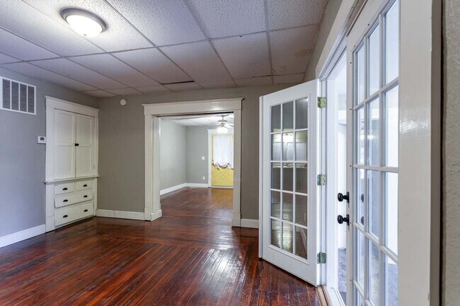 Building Photo - 1555 S Wichita St