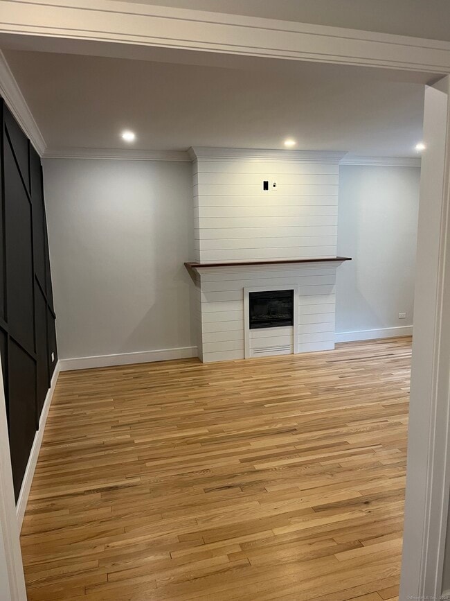 Building Photo - 138 Woodside Green