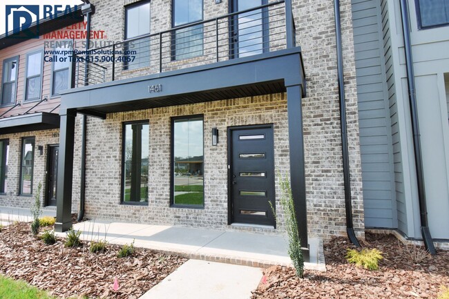Foto del edificio - Amazing 3 Bedroom Townhome in the heart of...