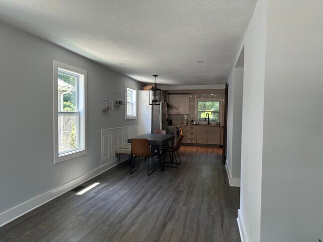 Building Photo - 315 Douthit St