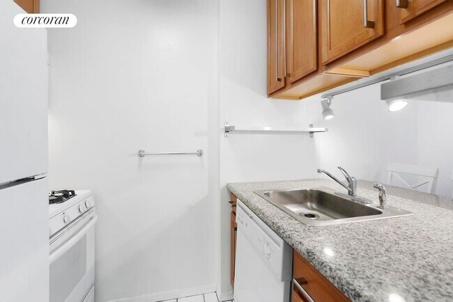 Foto del edificio - 393 W 49th St