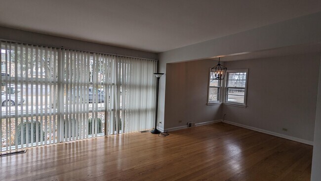 Foto del edificio - 8737 Keeler Ave
