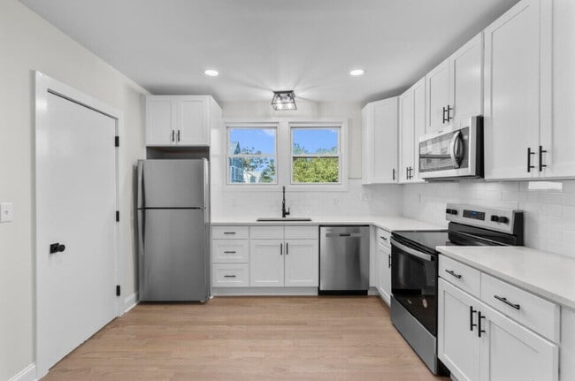 Foto del edificio - 1070 Whitney Avenue - Lake Whitney