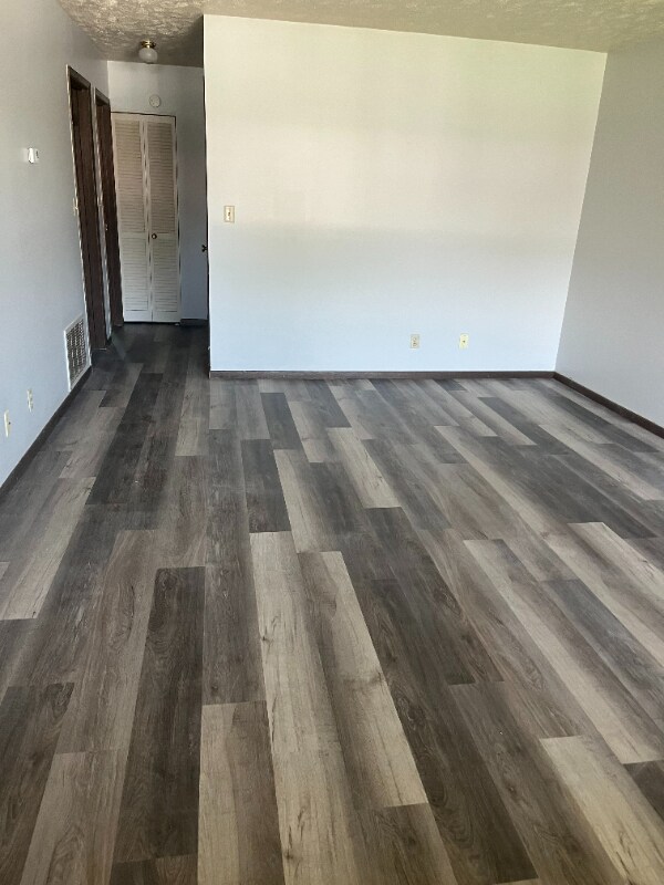 Foto principal - 639 E 10th St