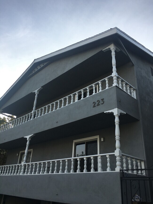 Foto del edificio - 223 N Kenwood St