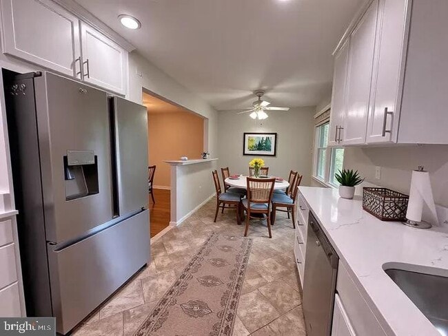 Building Photo - 13 Carriage House Cir