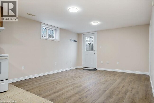 Photo du bâtiment - 271 Mohawk Rd W