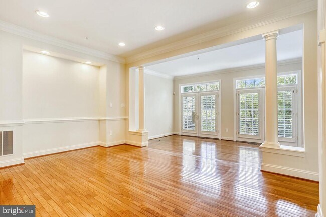 Foto del edificio - 10523 Tuckerman Heights Cir