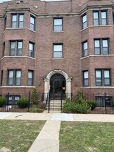 Building Photo - 4529 S Prairie Ave