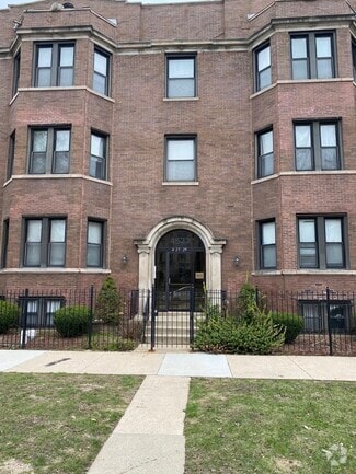 Building Photo - 4529 S Prairie Ave