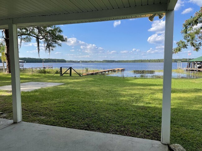 Building Photo - 3 BD/2B - House is on THE CHAIN OF LAKES
