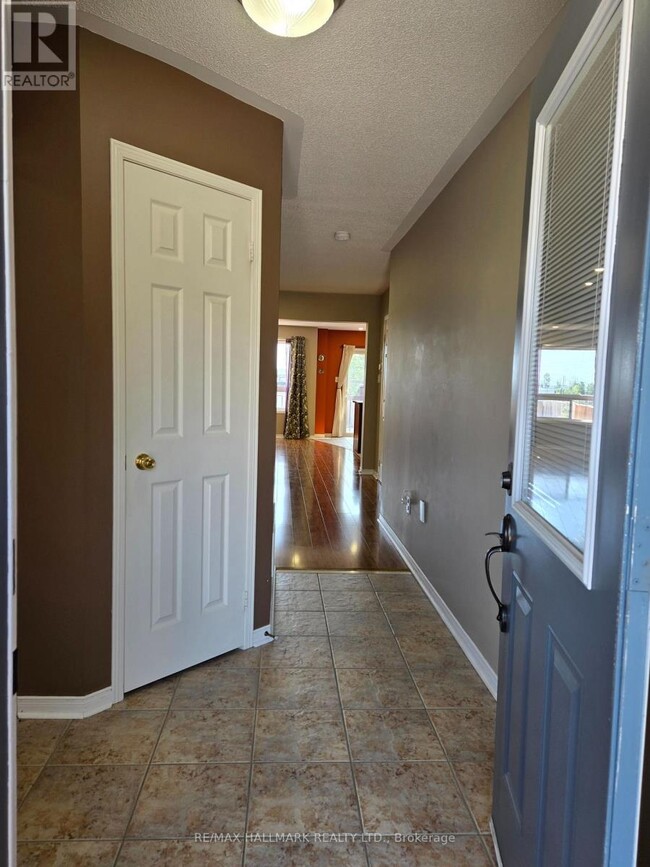 Building Photo - 104 Oceanpearl Crescent