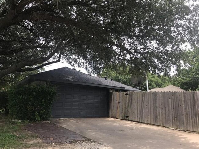 Building Photo - 4 bedroom! Corner lot, Desoto isd !