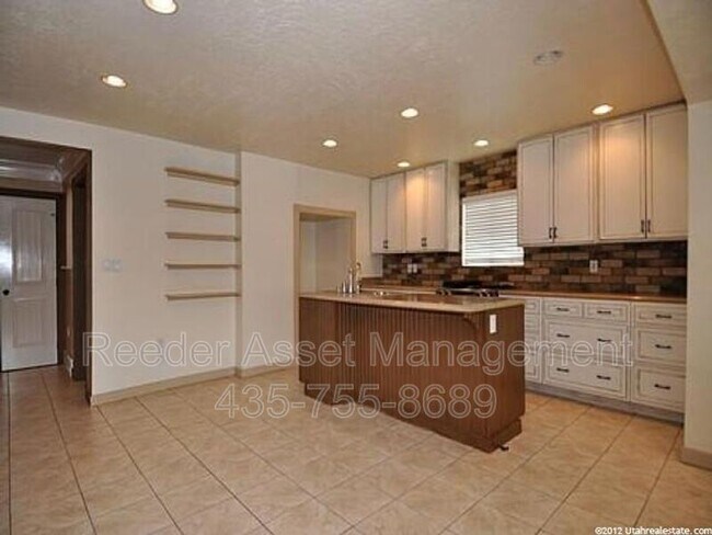 Building Photo - 7408 S 700 E