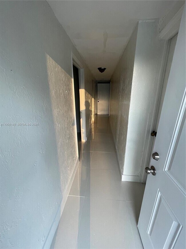 Foto del edificio - 7675 NW 16th Ave